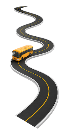 Estrada sinuosa com ônibus escolar